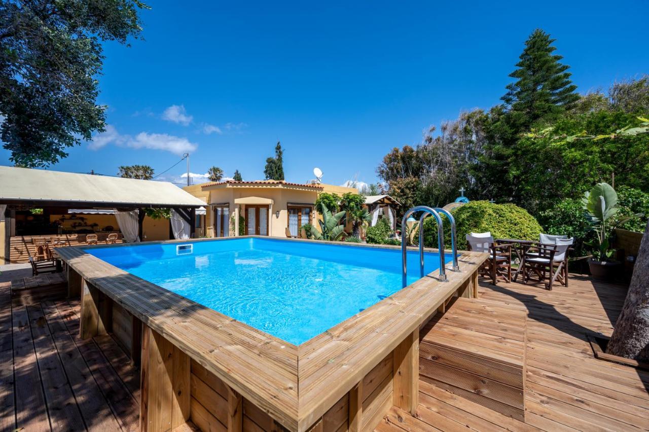 Selana House With Outdoor Pool Villa มัสติคารี ภายนอก รูปภาพ