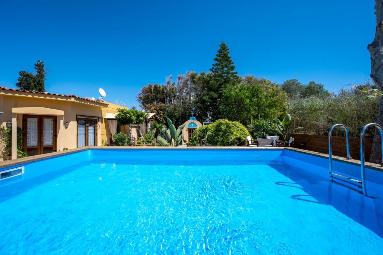 Selana House With Outdoor Pool Villa มัสติคารี ภายนอก รูปภาพ